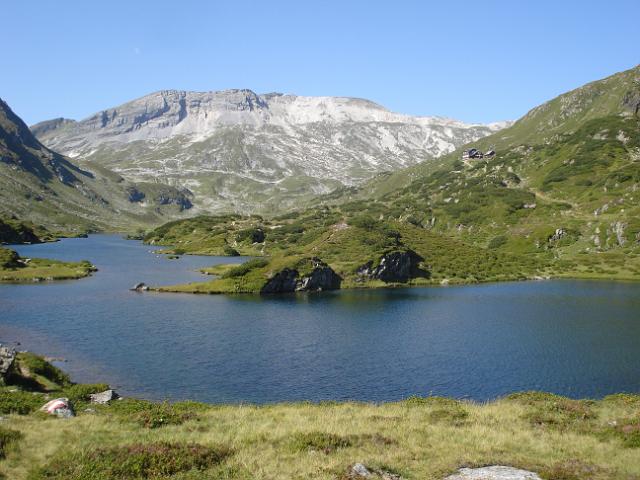 49  Unterer Giglachsee mit Lungauer Kalkspitze rechts die Ignatz Mattis Huette 1986 m.JPG